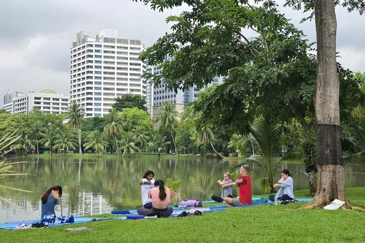 Morning Outdoor Yoga at Lumphini Park — Bangkok’s Urban Breathwork photo 3