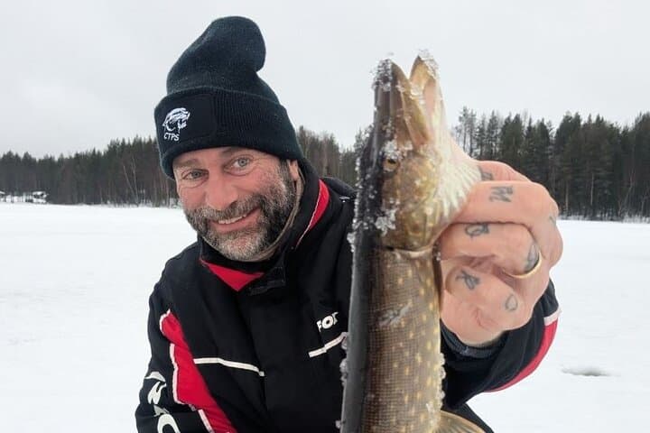 Private Snowmobile Ice Fishing Initiation Near Rovaniemi photo 3
