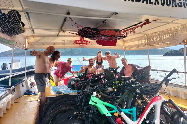E‑Bike Tour of Mount Calamita with Boat Return to Lacona Beach