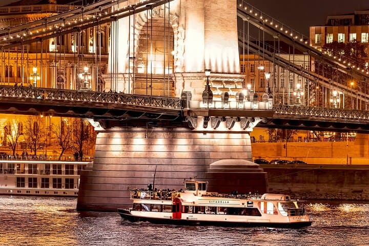 Budapest Danube Panorama Cruise — Tokaj Frizzante & Multilingual Audio Guide photo 2