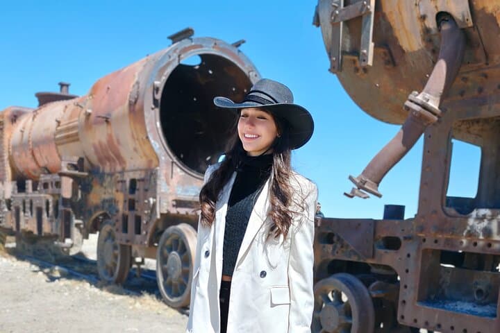 Salar de Uyuni Full-Day Private Tour — Mirrors, Incahuasi & Train Cemetery photo 2
