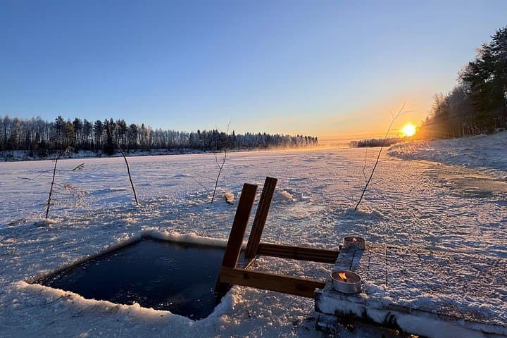 Riverside Sauna & Ice Plunge Near Levi: Private Arctic Hot Tub Retreat photo 2