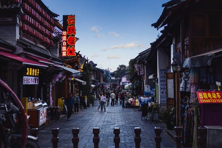 Dali Ancient City Authentic Food Tour — Old Town Walking & Local Snacks photo 6