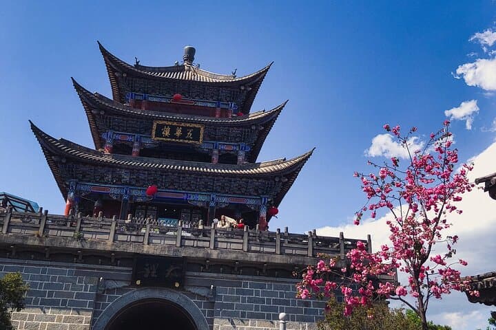 Dali Ancient City Authentic Food Tour — Old Town Walking & Local Snacks