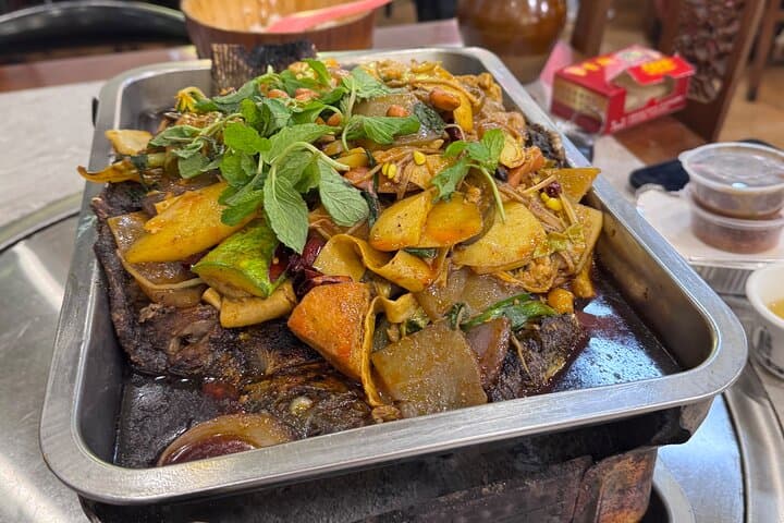Dali Ancient City Authentic Food Tour — Old Town Walking & Local Snacks photo 4