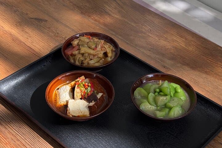 Dali Ancient City Authentic Food Tour — Old Town Walking & Local Snacks photo 3