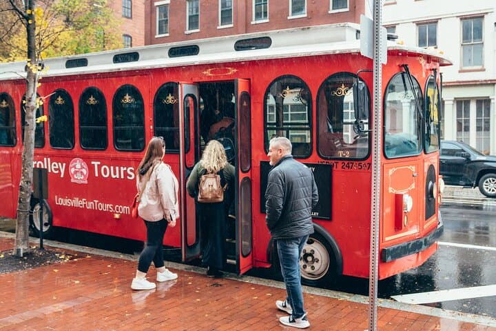 bourbon-trolley-louisville-distillery-tour-tasting-experience
