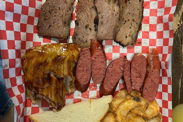 Downtown Dallas 4-Course Walking Food Tour: History, BBQ & Cocktail Option photo 1