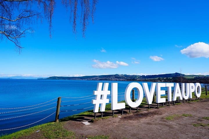 Hobbiton, Huka Falls & Taupo DeBretts: Full-Day Scenic Tour from Auckland photo 3