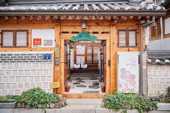 Bukchon Pedicab Heritage Tour and Dancheong Workshop in Seoul photo 4