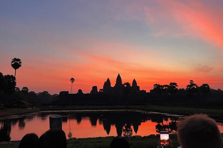 Sunrise Cycling at Angkor Wat: Temple Ride with Breakfast photo 2