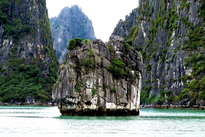Halong Bay 4-Hour Shore Excursion: Cruise Among UNESCO Limestone Karsts photo 3