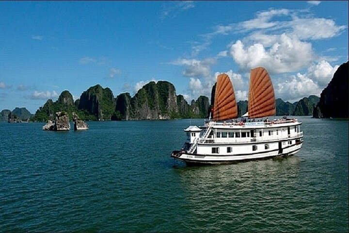 Halong Bay 4-Hour Shore Excursion: Cruise Among UNESCO Limestone Karsts photo 2