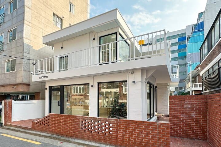Create a Bespoke Korean Perfume in Hongdae: Make Your Own Signature Scent photo 4