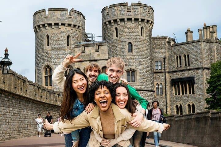 Windsor Quest: Self-Guided Walking Tour & Interactive Treasure Hunt