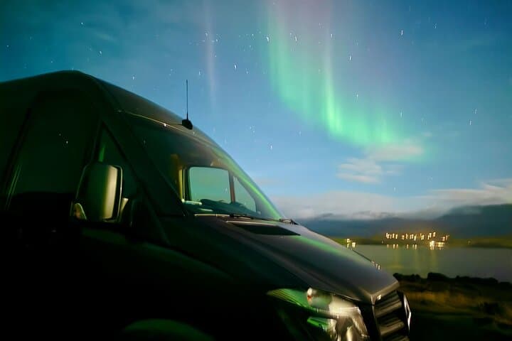 Reykjavik Northern Lights Small-Group Night Tour: Where to Watch Aurora from the City photo 2