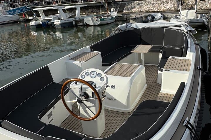 Lisbon Morning Luxury Cruise: Pastel de Nata, Open Bar & Dolphin Watching photo 6