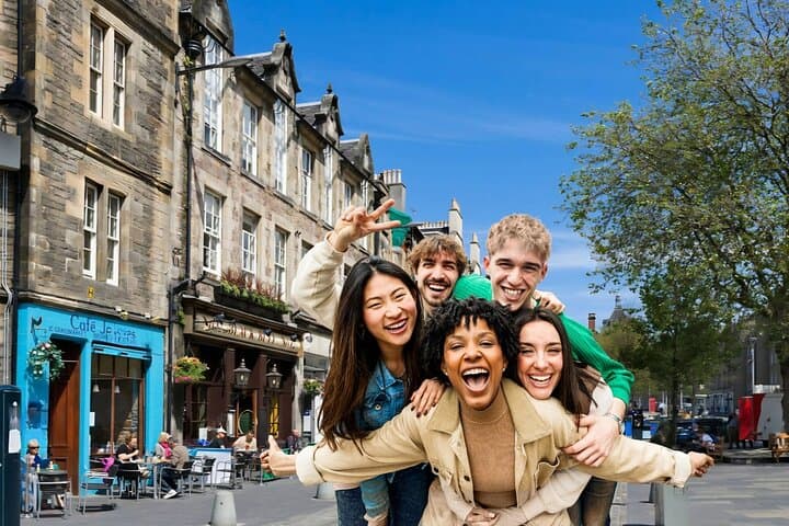 Edinburgh Quest: Self-Guided Royal Mile Treasure Hunt & Interactive City Walk