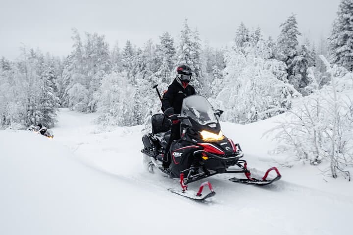 Private 4-Hour Snowmobile Adventure in Rovaniemi — Guided Lapland Safari photo 5