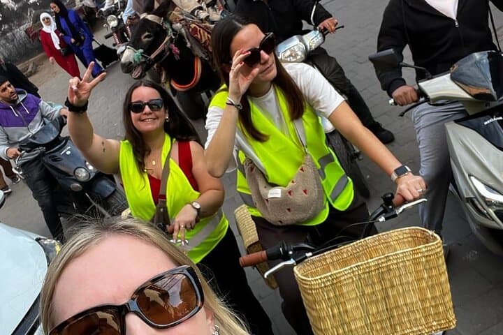 Marrakesh Medina to Gueliz: 3-Hour Guided Bike Tour photo 1