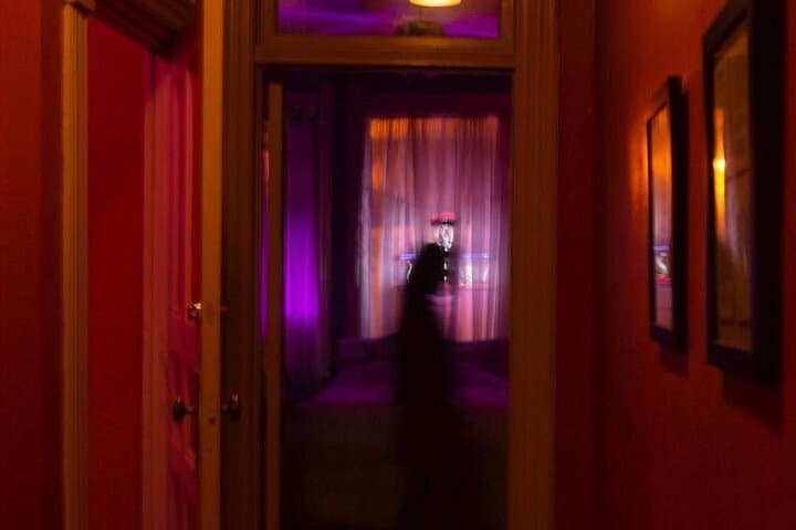 Shakers Historical Ghost Tour Milwaukee: Walker's Point Haunted Bar Experience photo 2