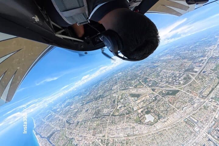 Aerobatic Flight Experience in Fort Lauderdale: Extra 300L Loops, Rolls & High‑G Training