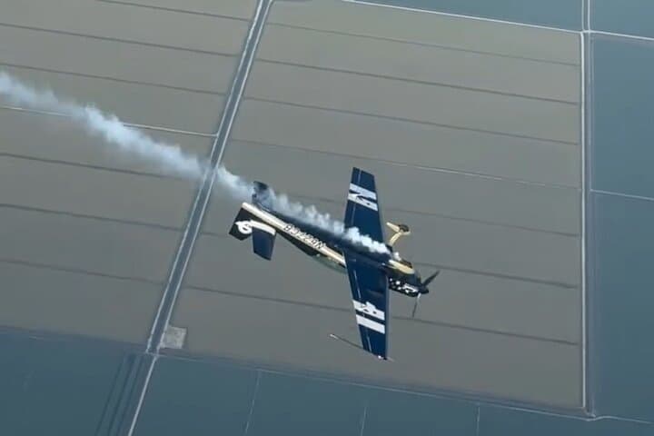 Aerobatic Flight Experience in Fort Lauderdale: Extra 300L Loops, Rolls & High‑G Training photo 2