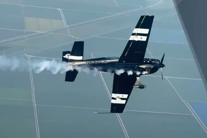 Aerobatic Flight Experience in Fort Lauderdale: Extra 300L Loops, Rolls & High‑G Training photo 6