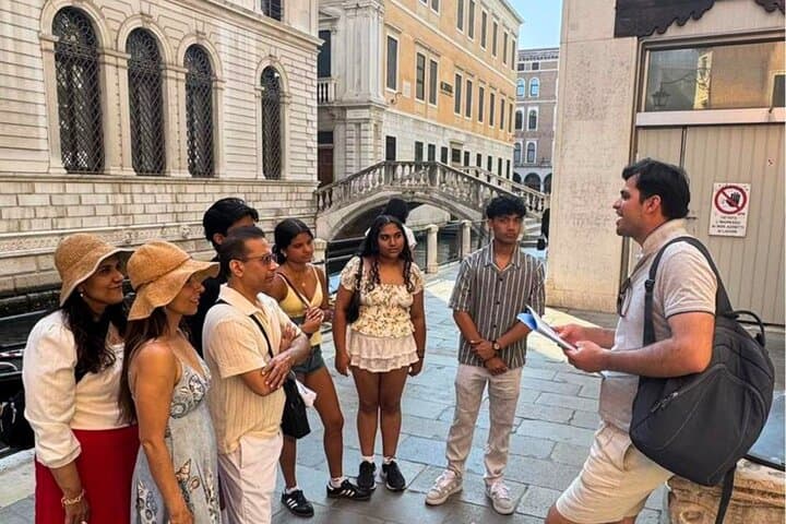 Venice Private Walking Tour and Cicchetti Food Tasting photo 6