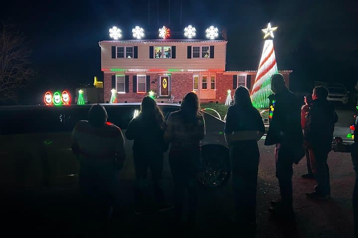 Northern Delaware Holiday Lights Limo & Party Bus Tour from Wilmington Riverfront photo 4