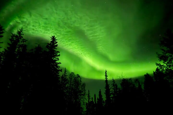 Yellowknife 2-Night Aurora Classic: Guided Aurora Hunt & Arctic Camp Stay