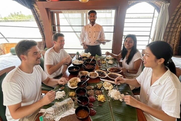 Alleppey Houseboat Overnight Cruise: Private Overnight Backwater Experience from Kochi