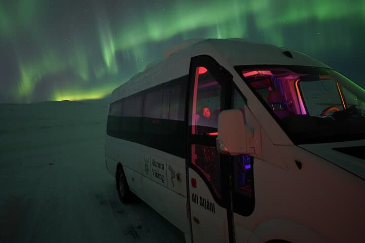 Reykjavik Northern Lights Tour — Pro Aurora Photos & Small-Group Hunt photo 2