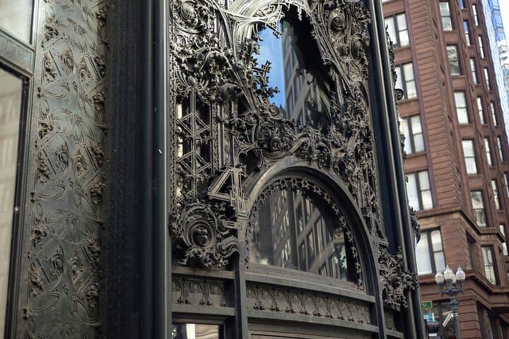 Chicago Architecture and True Crime Tour — Christmas Edition: Indoor Loop Walk from Palmer House to Christkindlmarket photo 5