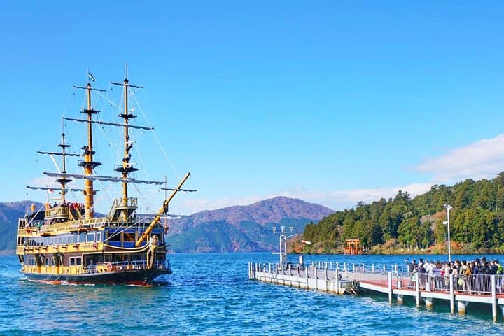 Private Hakone Day Trip from Yokohama Port: Ropeway, Owakudani & Lake Ashi photo 2