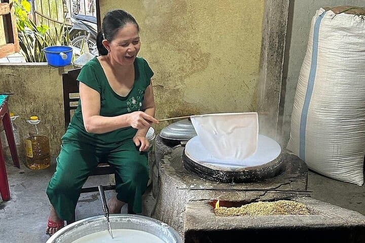 Hoi An Bike Tour — Tra Nhieu & Kim Bong: Crafts, Bamboo Basket Boats & Local Lunch photo 6
