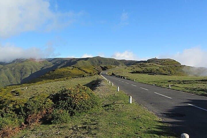 Jeep Safari to Madeira’s West: Laurisilva, Cliffs & Volcanic Pools photo 4