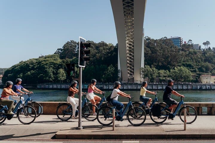 Bike Porto’s Riverside & Old Town: 3-Hour Guided Cycle from Ribeira to the Beach