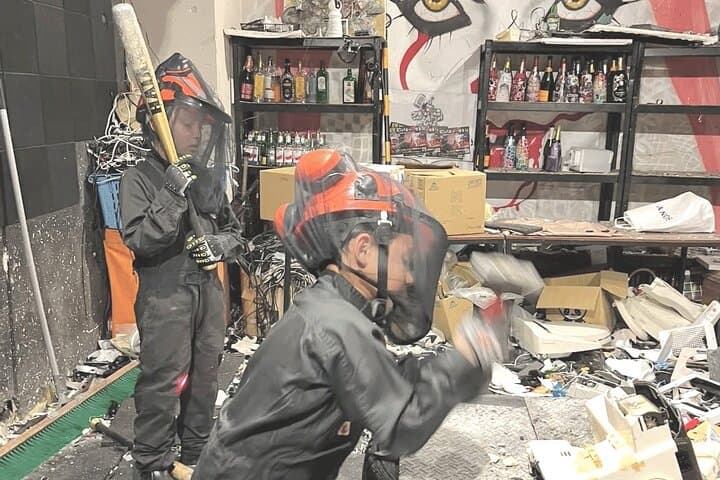 CRASH BOX Shinsaibashi: Osaka's Rage Room Experience for Stress Relief photo 2