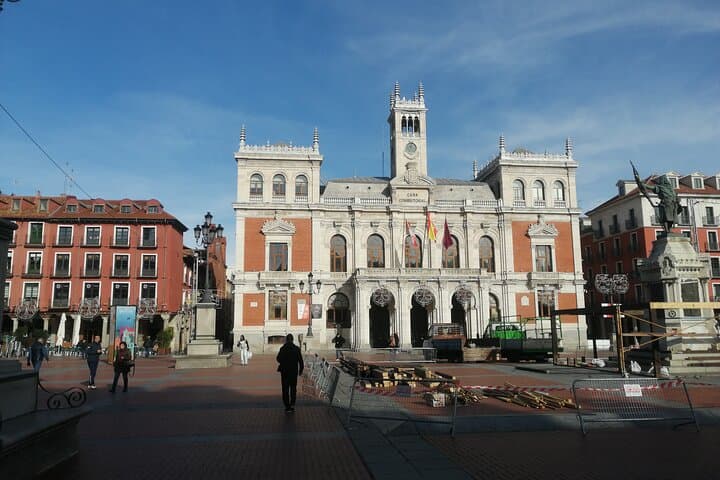 Valladolid Walking Tour: Plaza Mayor, Architecture & Local Stories