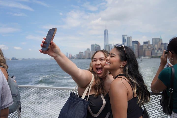 Unveil History: Statue of Liberty and Ellis Island Tour photo 2