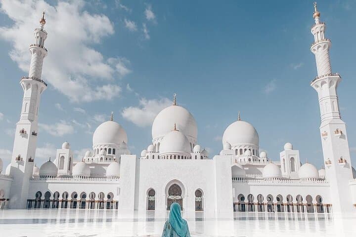 Abu Dhabi Private Full-Day Sightseeing Tour from Dubai: Sheikh Zayed, Corniche & Yas Island photo 4