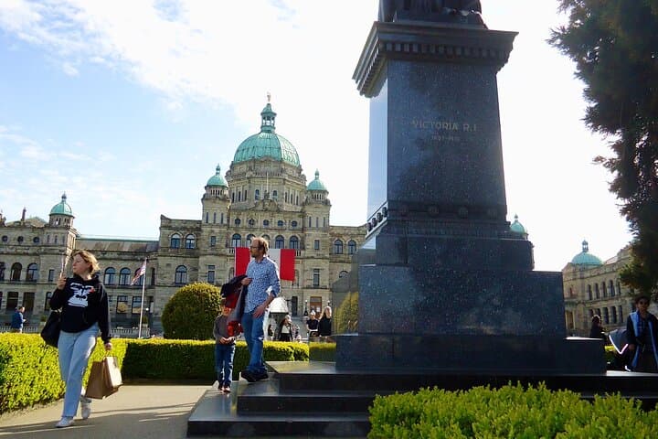 Evening and Weekend Walking Tours in Downtown Victoria: Historic Night Strolls photo 2