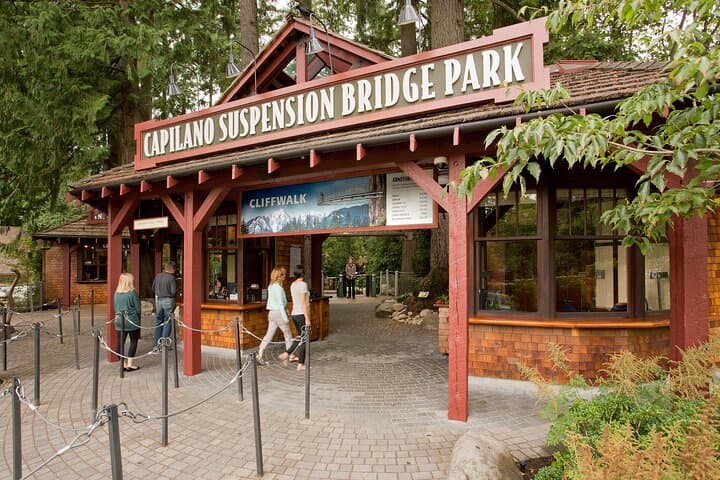 Private Vancouver Tour: Stanley Park, Capilano Suspension Bridge & Grouse Mountain