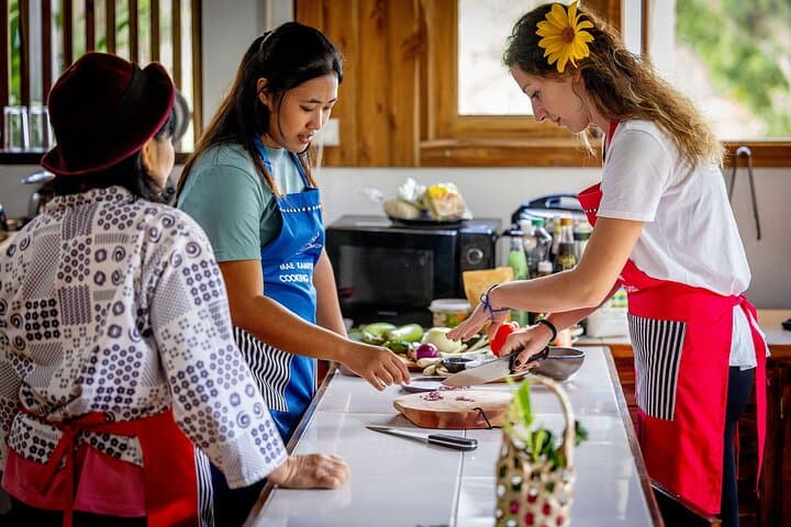 Mae Kampong Forage-and-Feast: Chiang Mai Jungle Hike & Cooking Class