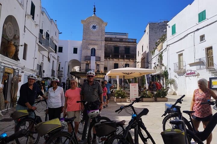 E‑Bike Valle d'Itria: Cisternino, Locorotondo & Farm Tasting from Martina Franca