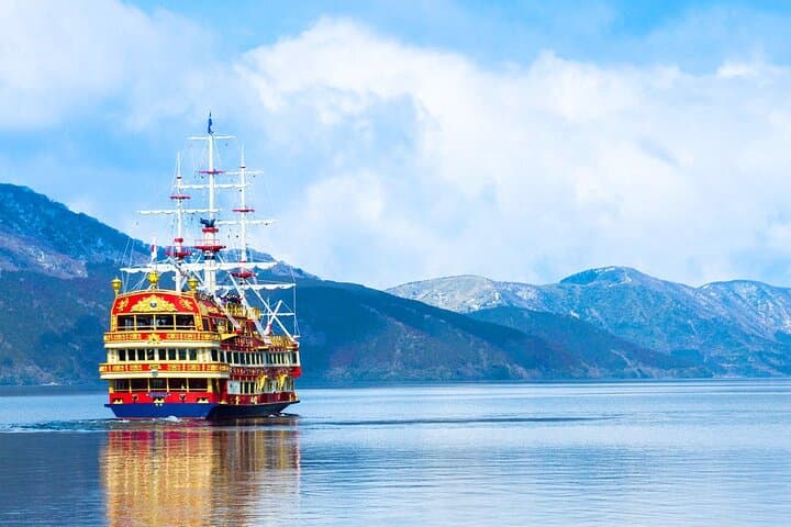 Mt Fuji & Hakone Day Trip: Lake Ashi Cruise, Owakudani Ropeway & Oshino Hakkai photo 1