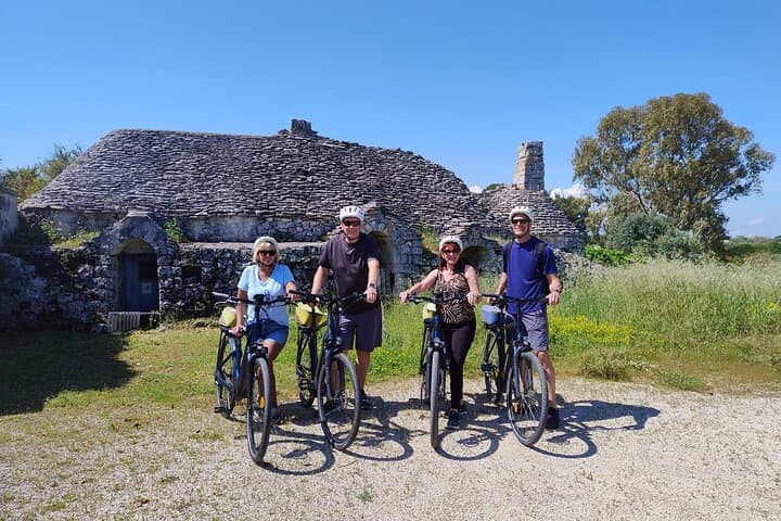 E‑Bike Through Trulli: Alberobello & Valle d'Itria Wine Tour