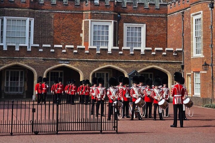 Private Changing of the Guard Experience in London — Front‑Row Royal Ceremony Tour photo 3