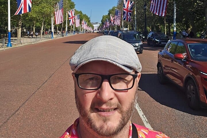 Private Changing of the Guard Experience in London — Front‑Row Royal Ceremony Tour photo 5
